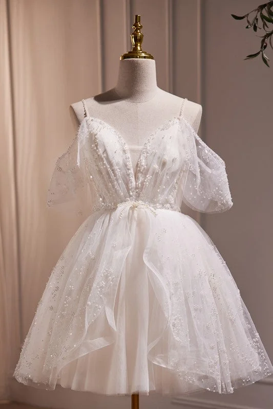 Spaghetti Straps V-Neck Tulle Homecoming Dress with Exquisite Beads