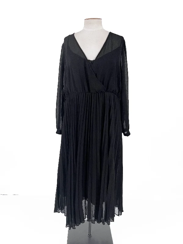 City Chic | Black Casual/Cocktail Dress | Size S